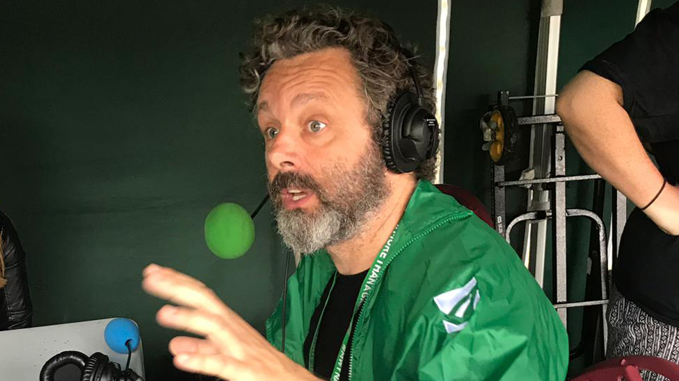 Heroj i van filmskog platna: Kako je glumac Majkl Šin spasao Mundijal za beskućnike 1 Majkl Šin