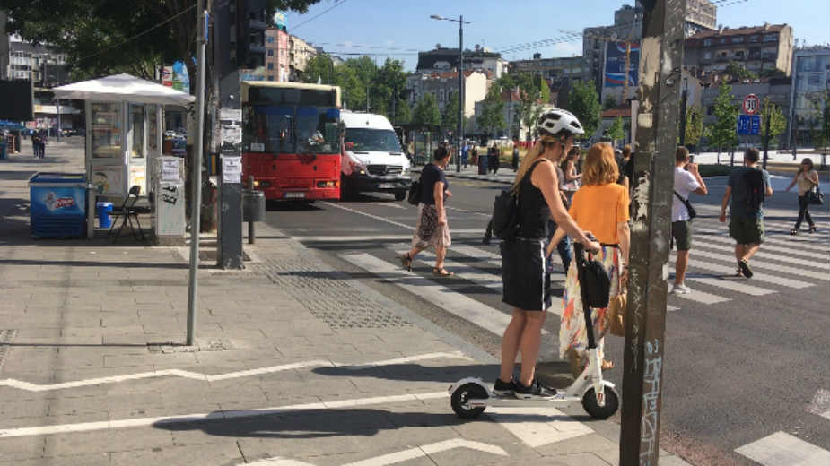 Električni trotineti hit na beogradskim ulicama (VIDEO) 1