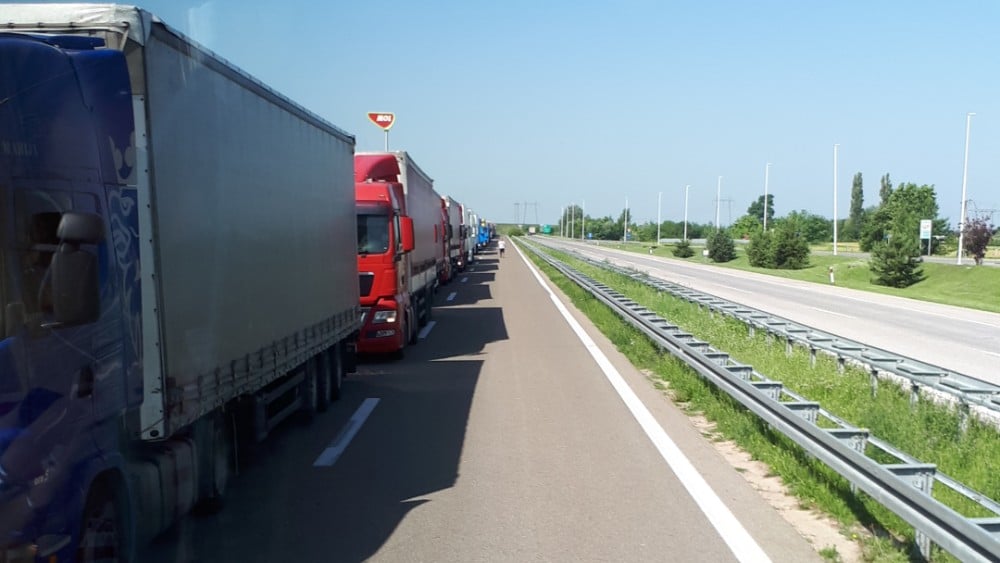 Kamioni na graničnim prelazima čekaju po više sati 1