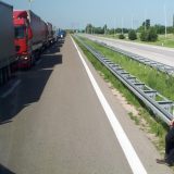 AMSS: Zadržavanje teretnih vozila do tri sata na prelazima Batrovci i Šid 14