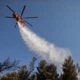 Vatra preti kućama kod Atine godinu dana posle smrtonosnog požara 10