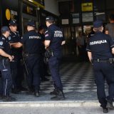 Novi Sad: U policijskoj raciji zaplenjeni oružje i droga kod sedam osoba 15