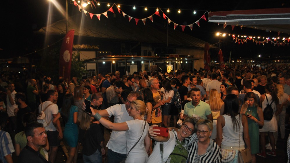 U letnjoj atmosferi održan Beogradski Noćni market na pijaci „Kalenić“ 4