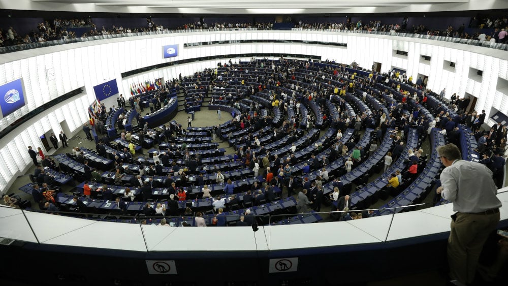 Počelo glasanje u EP: Ko je za, a ko protiv Fon der Lajen na čelu EK 1
