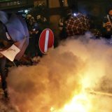Policija suzavcem i gumenim mecima na demonstrante u Hongkongu 3