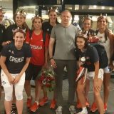 Đilas simbolično dodelio krune košarkašicama Srbije (FOTO) 4