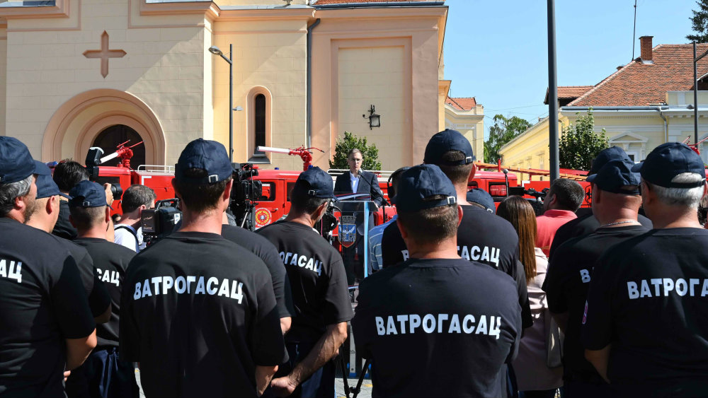 Stefanović uručio rešenje o unapređenju u čin generala policije Predragu Mariću 1