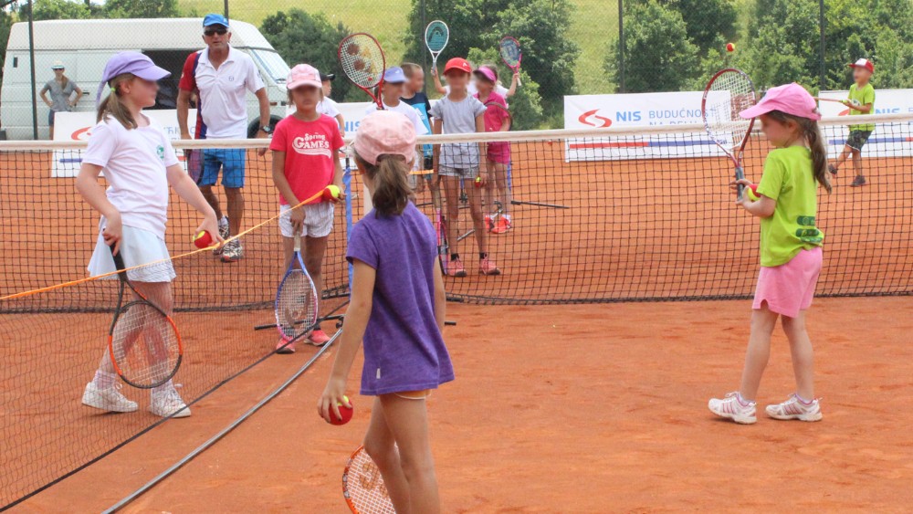 Besplatna otvorena škola tenisa za decu održana na Zlatiboru 1