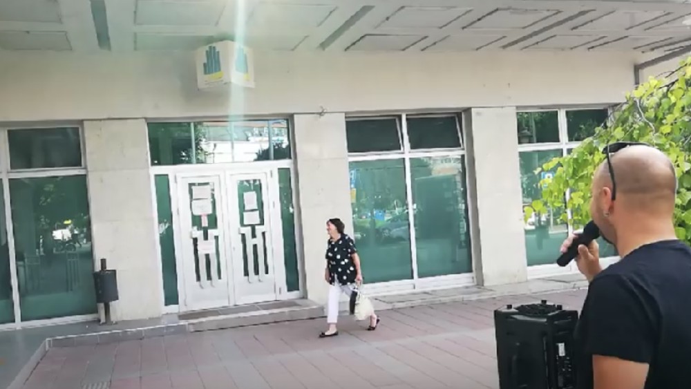 Počeli protesti “Niške inicijative” ispred gradskih preduzeća i ustanova (VIDEO) 1