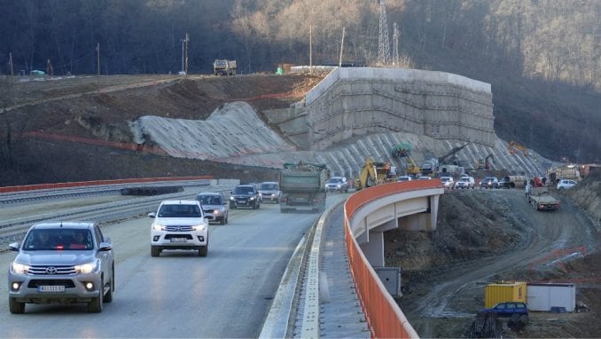 Preminuo vozač (48) čiji se automobil prevrnuo i zapalio na autoputu Niš - Beograd 1