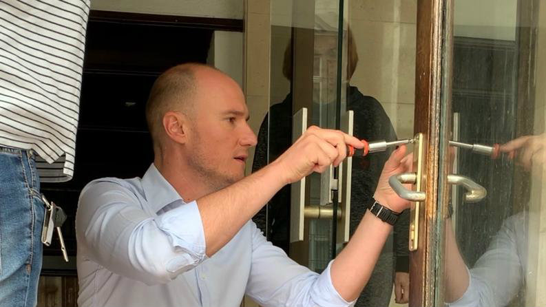 Božović zamenio bravu ulaznih vrata hotela Bristol 1