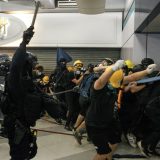 Desetine hiljada demonstranata na ulicama Hongkonga, policija ponovo upotrebila suzavac 9