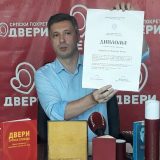 Obradović pokazao diplome i pozvao Stefanovića da i on pokaže svoje 6