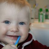 Kako negovati zube i usnu duplju kod beba 9