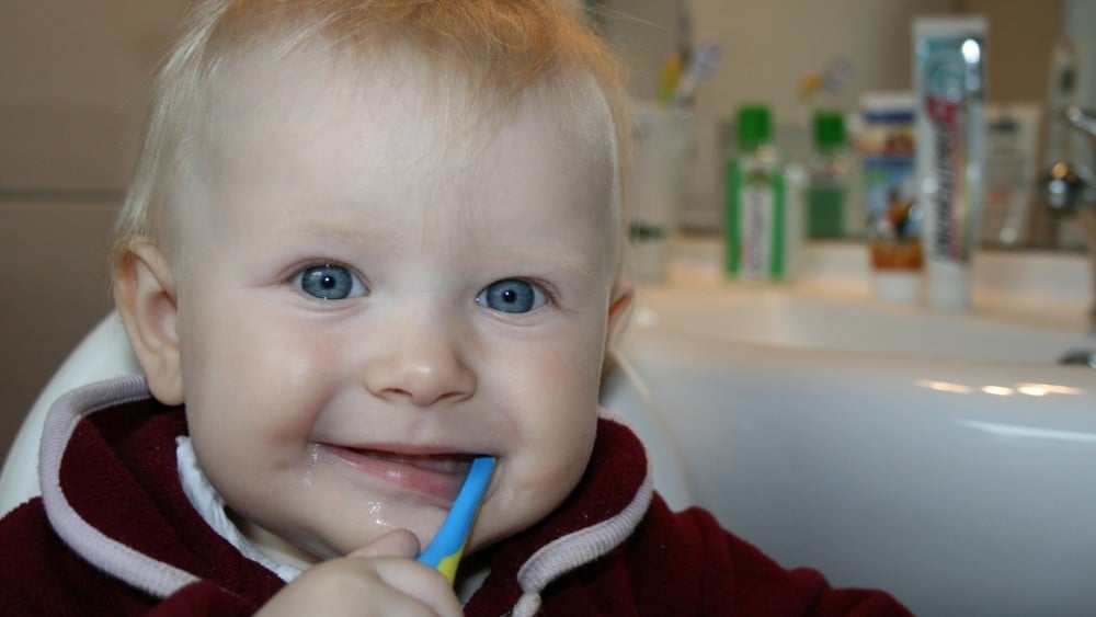 Kako negovati zube i usnu duplju kod beba 1