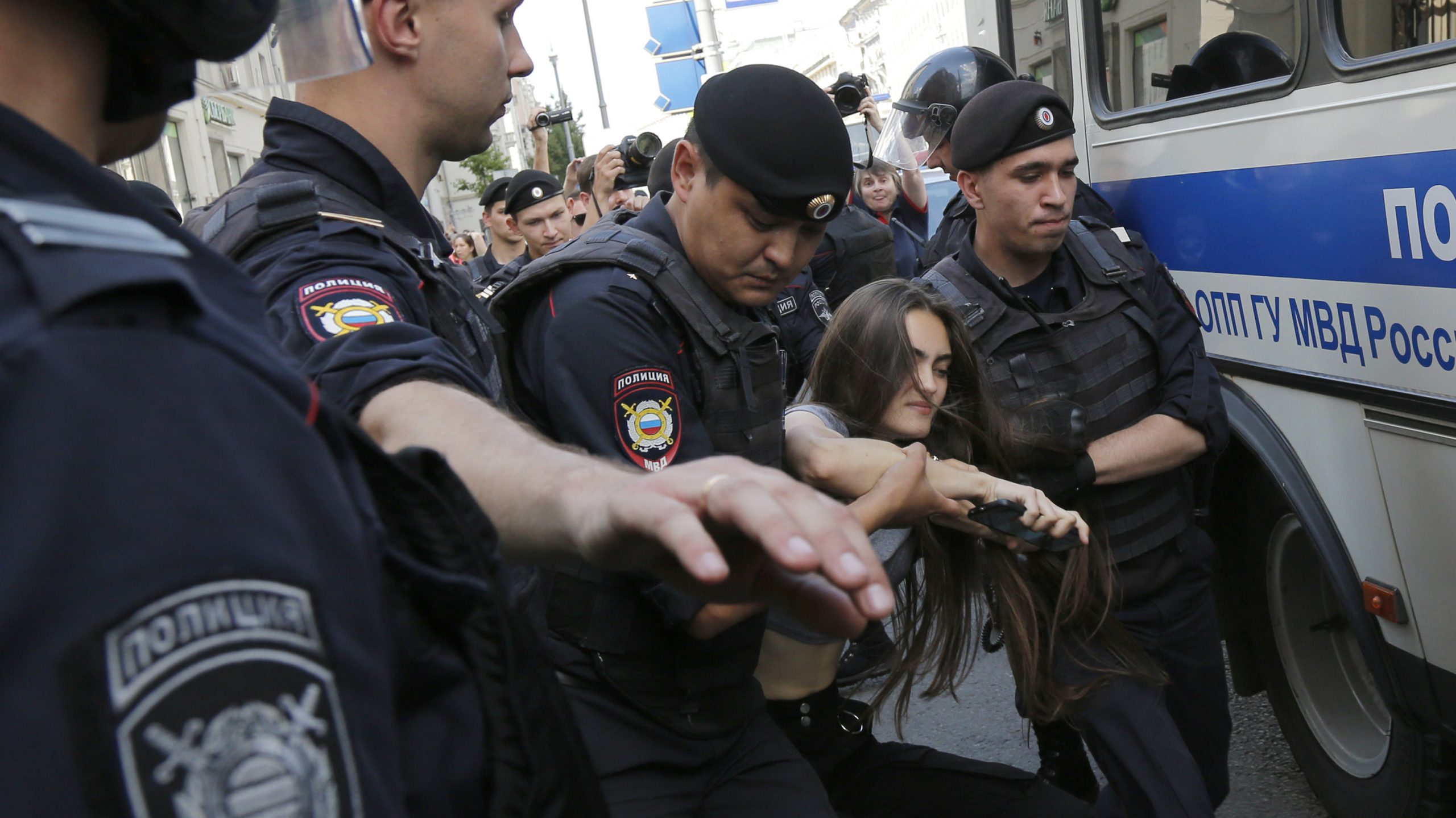 Oko 300 ljudi uhapšeno na protestima opozicije u Moskvi 1