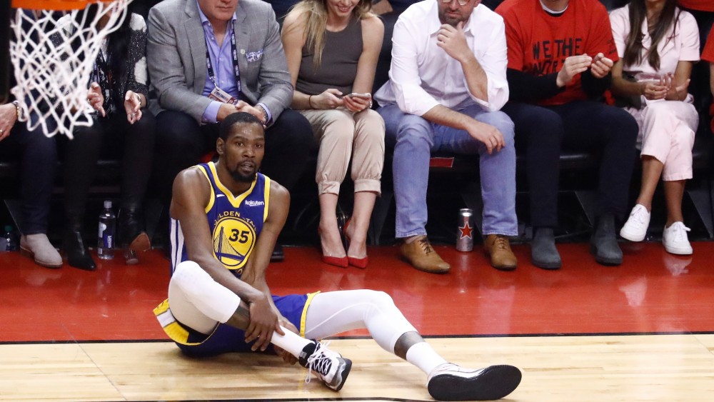 Durent sa ekipom juri het-trik  1