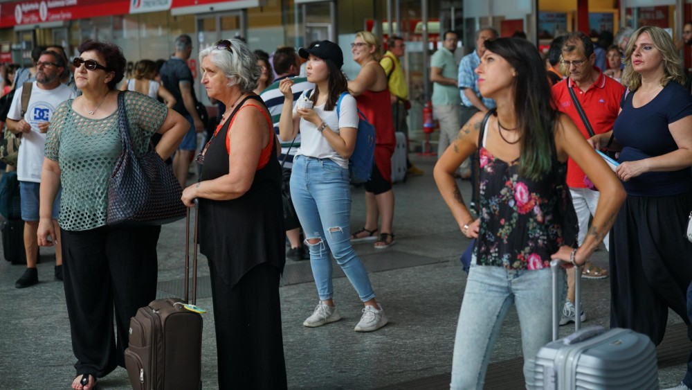Požar doveo do otkazivanja desetina polazaka brzih vozova u Italiji 1