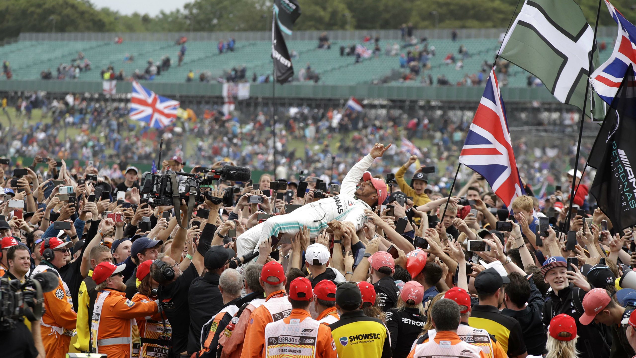 Rekordna šesta pobeda Hamiltona 1