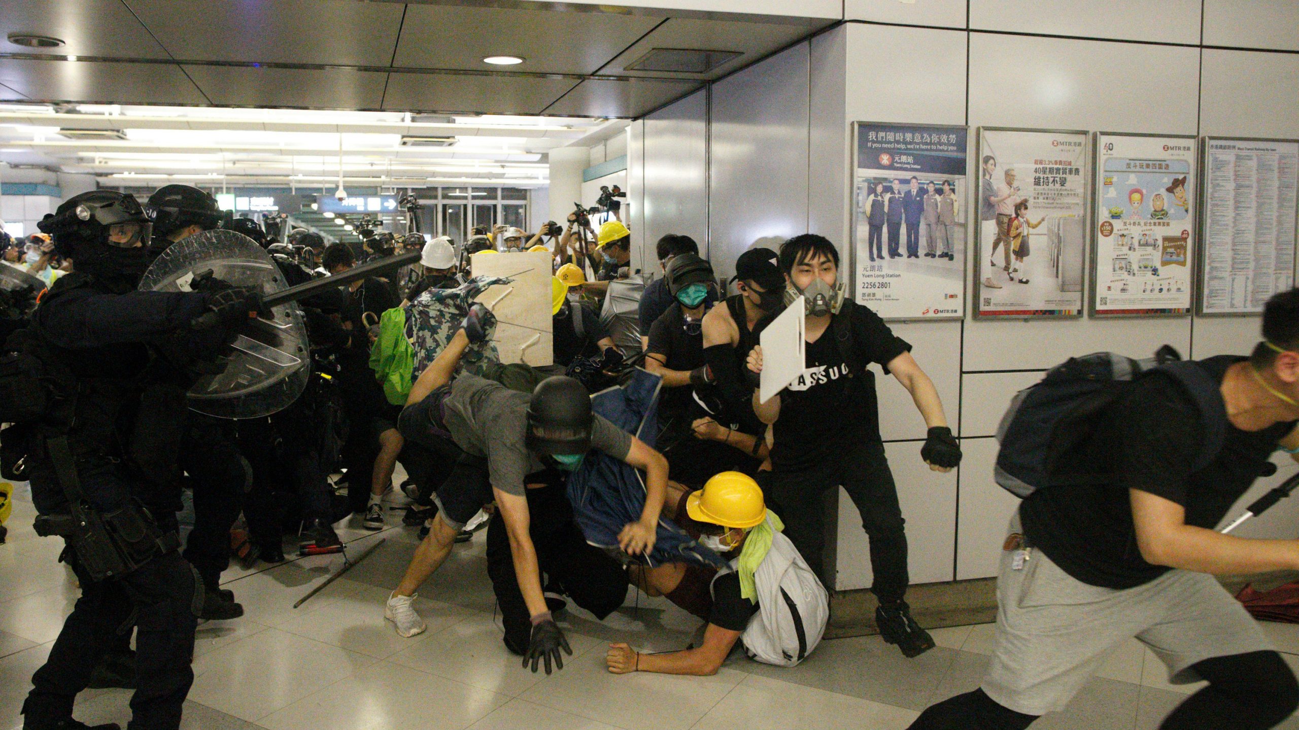 Na demonstracijama u Hongkongu juče povređene 24 osobe, protest najavljen i za danas 1