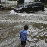 Helikopteri spasli putnike iz voza blokiranog poplavama u Indiji 10