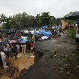 Najmanje 15 mrtvih u klizištu u Indiji 8