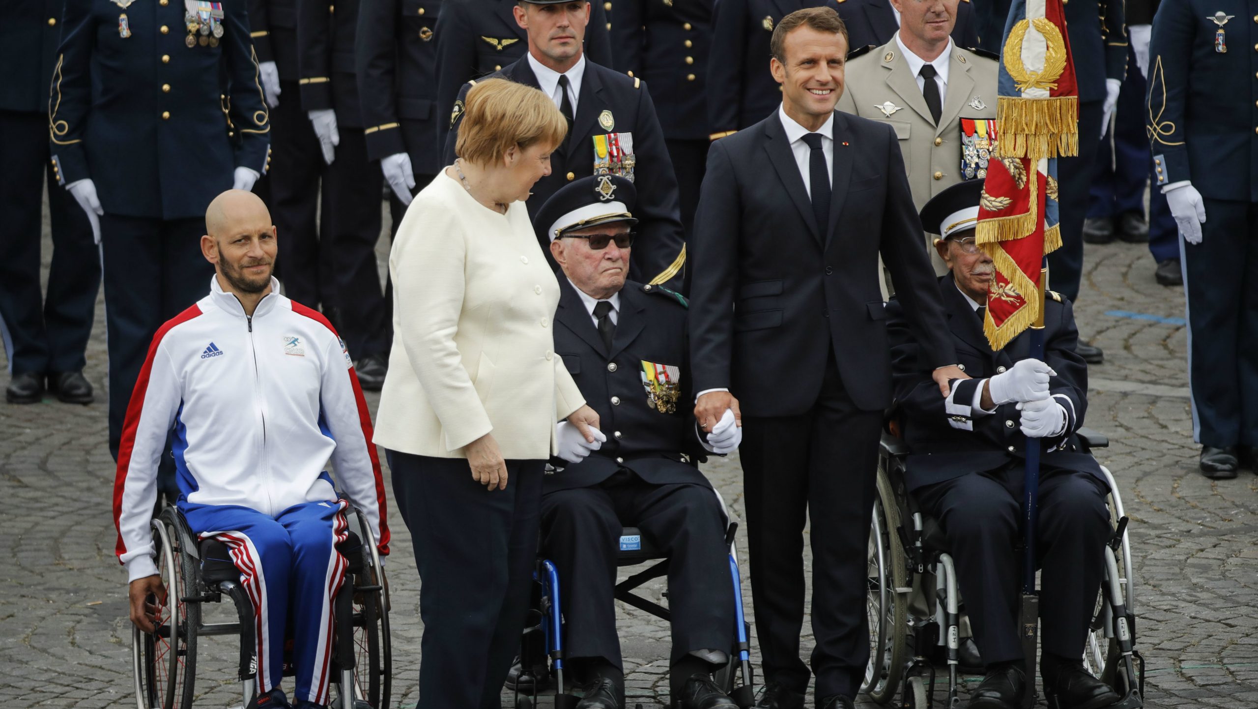 Politiko: Makron izviždan na vojnoj paradi u Parizu 1