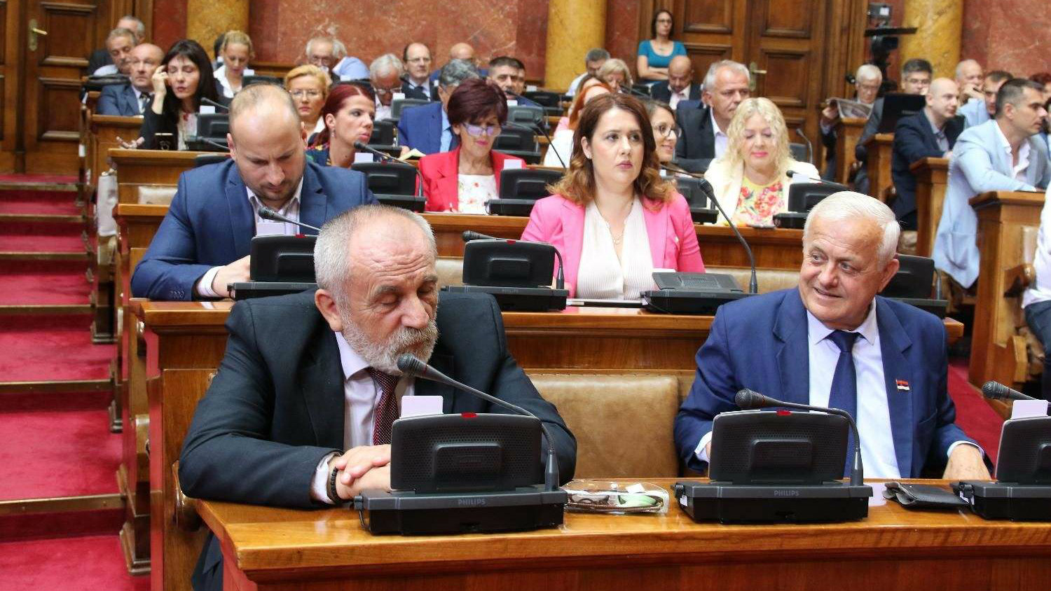 Zašto je SNS izostavio koalicione partnere u izbornoj kampanji 1