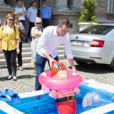 Bastać ostavio Vesiću 'šlauf' i plastični bazen 1