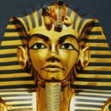 Urezani portret Tutankamona prodat na aukciji u Londonu 5