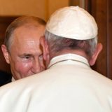 Putin poklonio Papi komemorativnu medalju iz Prvog svetskog rata 7
