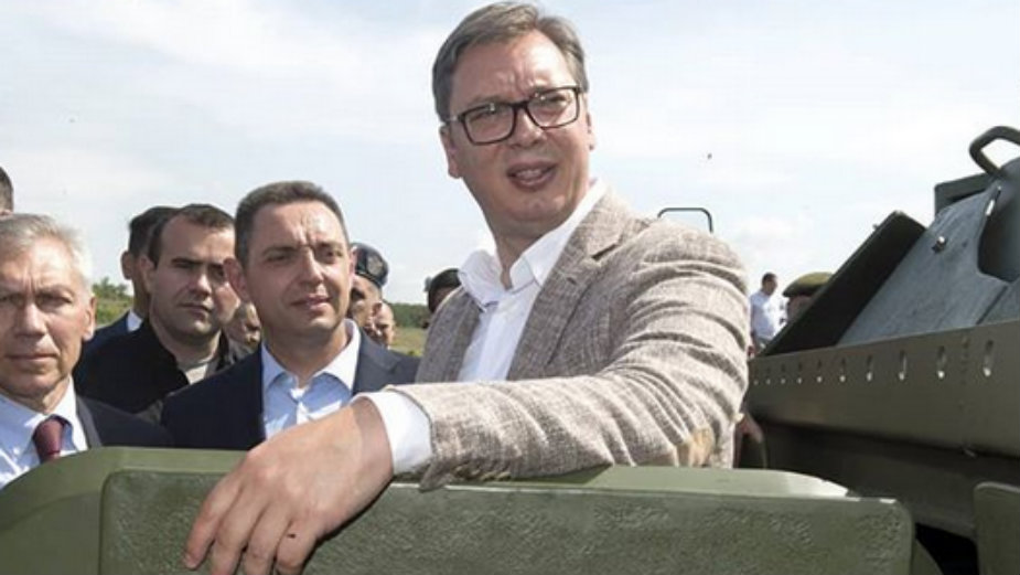 Vučić: Ruska oklopno - izviđačka vozila su "pala sa neba" 1