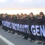 Žene u crnom osudile Šešeljeve pretnje novinarki lista Danas 10