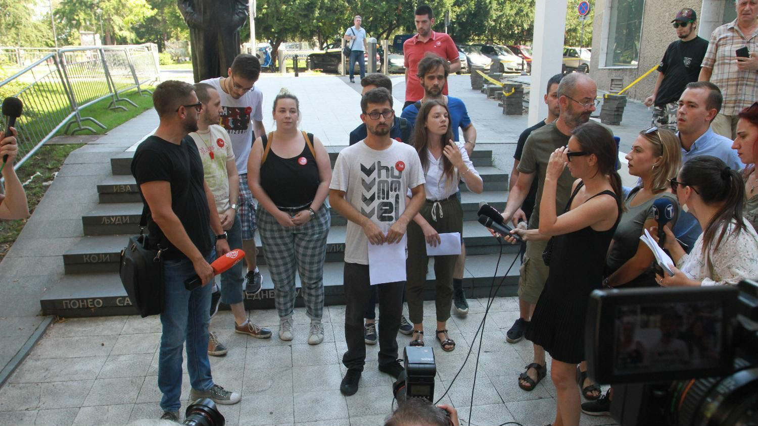 Kako će izgledati protest nakon najave da će ulaz u Predsedništvo "braniti" devojke 1