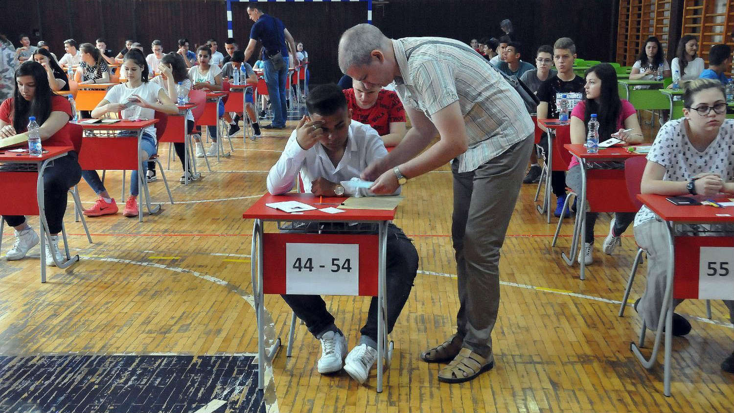 U srednjim školama slobodno više od 8.000 mesta 1