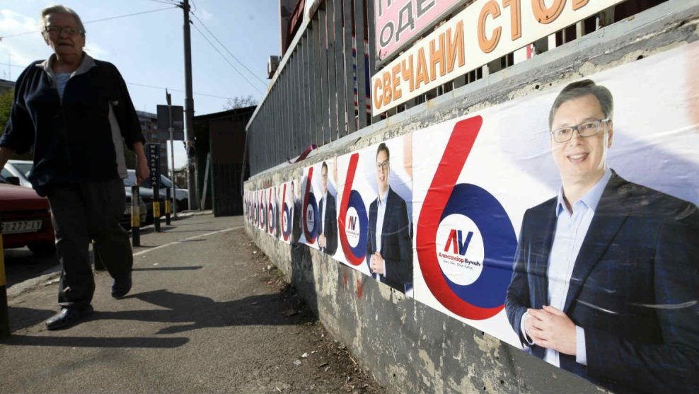 Za cepanje plakata sa Vučićevim likom kazna 10.000 1