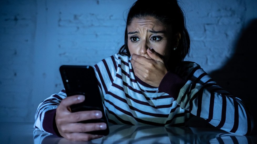 Da li bi se ponašali isto da to što radite nije tajna?