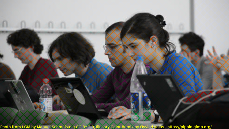 Boje polako „preuzimaju" crno-belu fotografiju