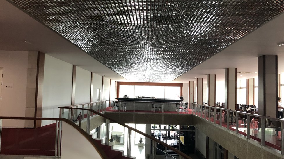 Hotel Jugoslavija u 50 godina: U jednom lusteru se ogleda sudbina cele zemlje 4 Hotel Jugoslavija