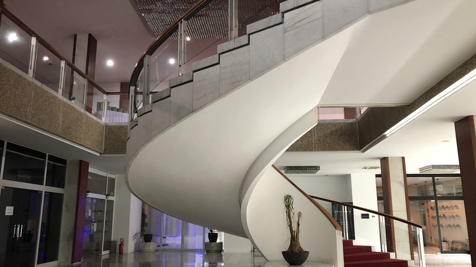 Hotel Jugoslavija u 50 godina: U jednom lusteru se ogleda sudbina cele zemlje 5 Hotel Jugoslavija