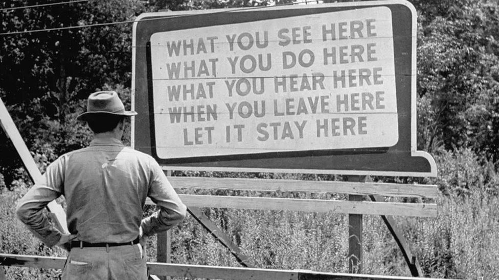 Američki špijun koji je Sovjetima doturao informacije o atomskoj bombi i izvukao se 5 Picture of a warning board at a Project Manhattan site