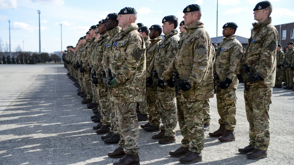 Britanski vojnici pred odlazak u misiju