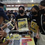 Nekoliko stotina demonstranata Hongkonga okupljeno na aerodromu 13