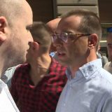 Verbalni sukob i guranje funkcionera i pristalica SNS i SZS na Trgu republike 7