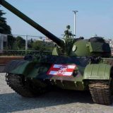 Ispred stadiona Rajko Mitić postavljen tenk 7