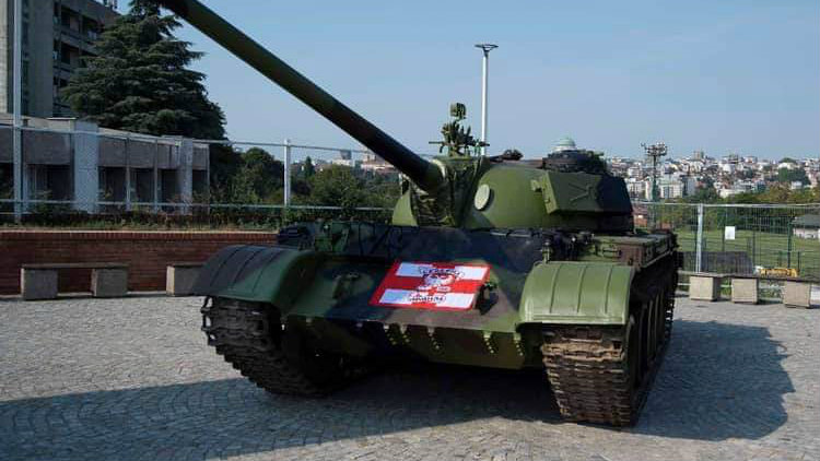 Ispred stadiona Rajko Mitić postavljen tenk 1