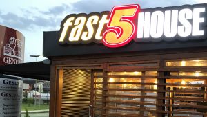 Ljudi se, uprkos svemu, u Srbiji više smeju 5