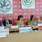 Ženske grudi su stvorene da bebama pruže kanabis 5