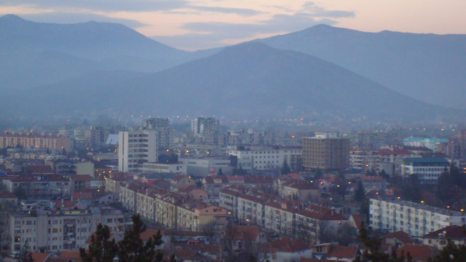 Grafitima oskrnavljeno sedište Crnogorske pravoslavne crkve u Nikšiću 1