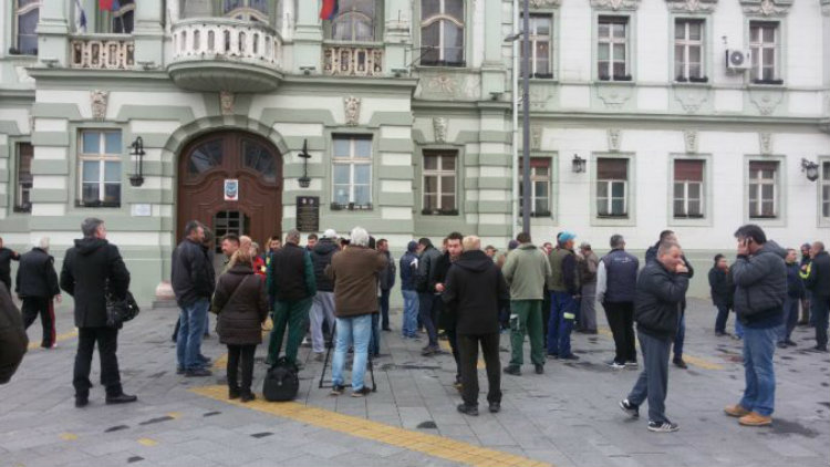 Kako su paori tužili državne službe zbog dodele zemlje Tennisu i sličnim investitorima 1